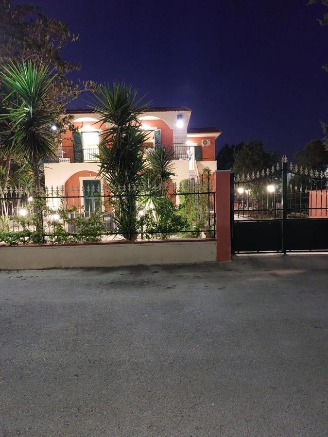 Esther Guest House Кастель-Вольтурно Екстер'єр фото